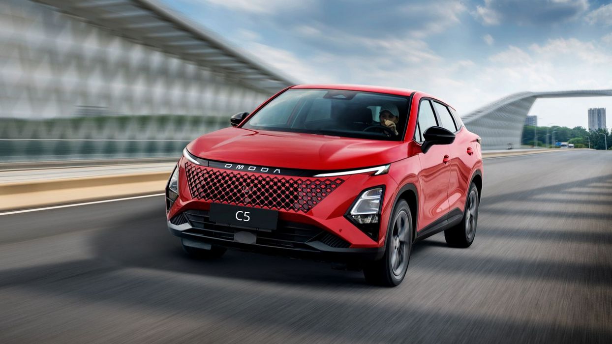 Omoda-C5-AWD_KV-sm_cr_cr